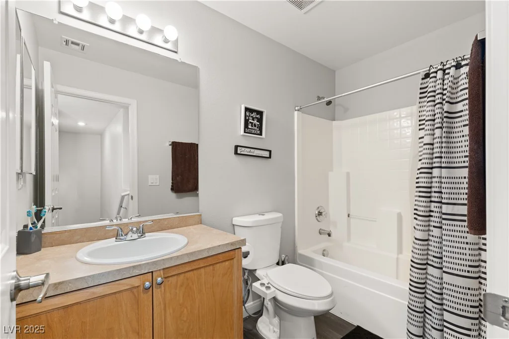8124 Loma Del Ray, Las Vegas, NV 89131