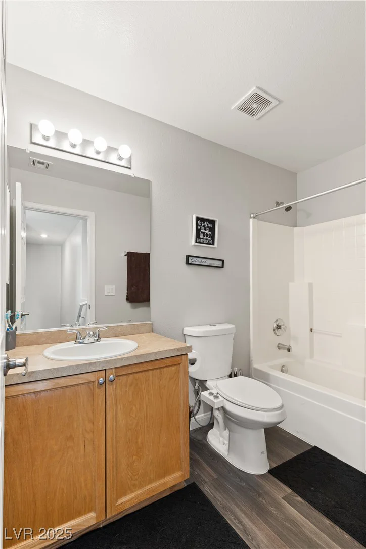 8124 Loma Del Ray, Las Vegas, NV 89131