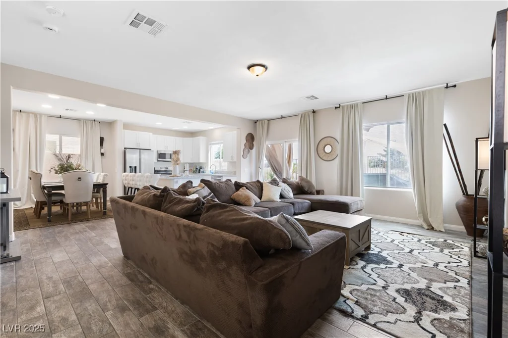 8124 Loma Del Ray, Las Vegas, NV 89131