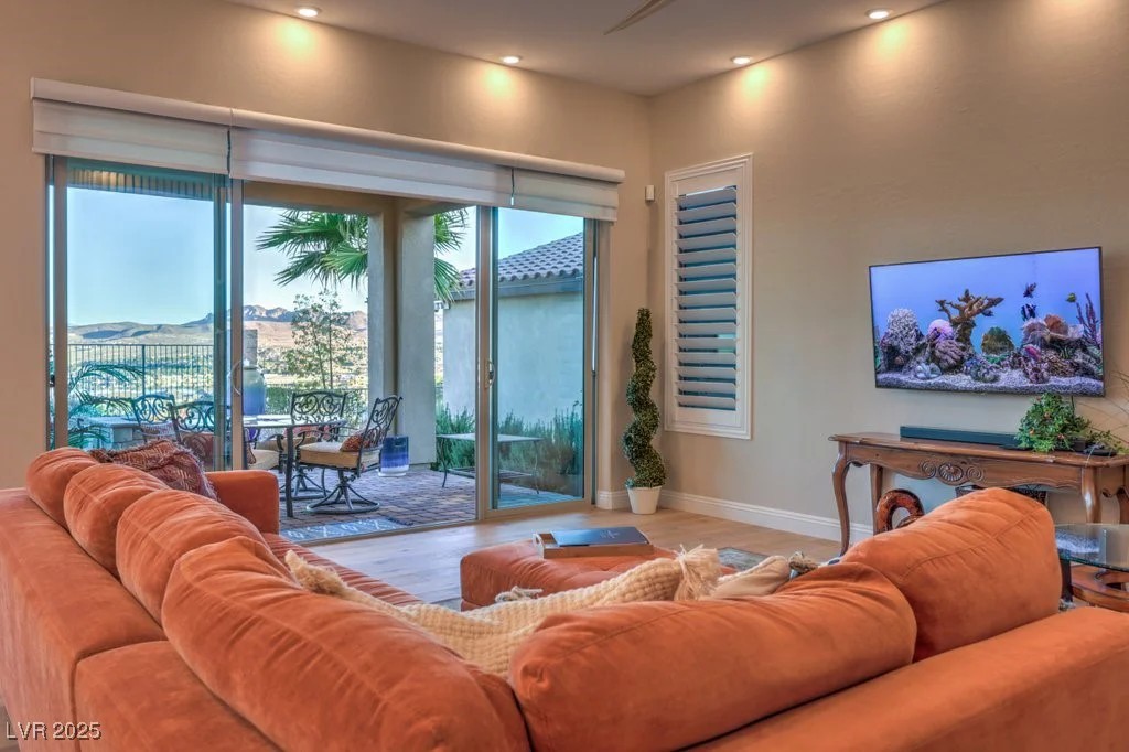 24 Cliffwater, Henderson, NV 89011