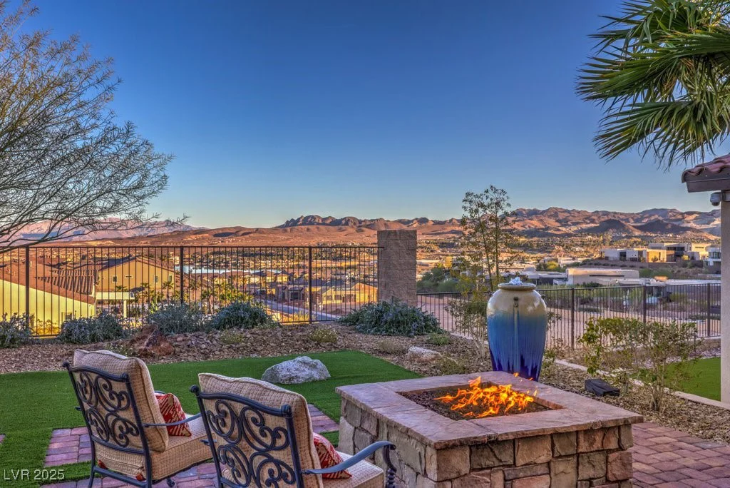 24 Cliffwater, Henderson, NV 89011