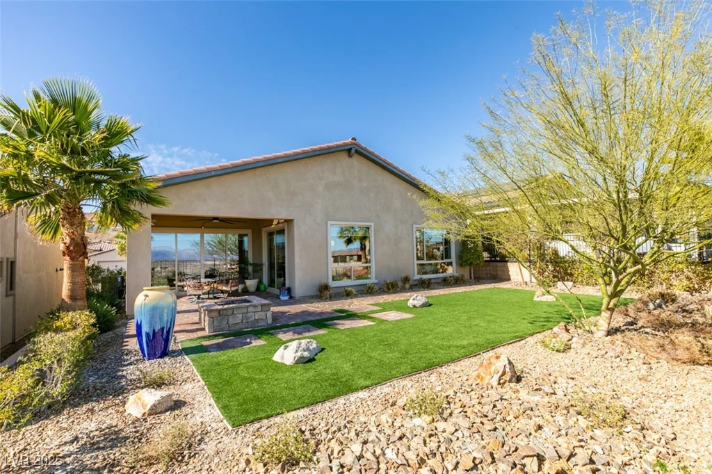 24 Cliffwater, Henderson, NV 89011