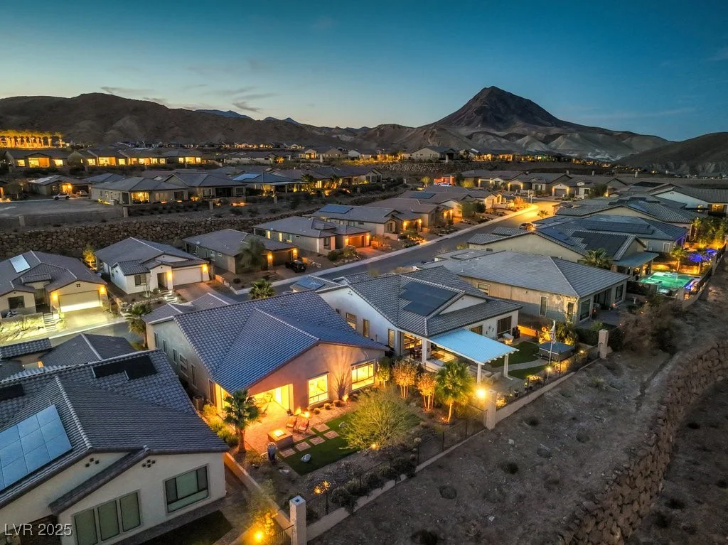 24 Cliffwater, Henderson, NV 89011