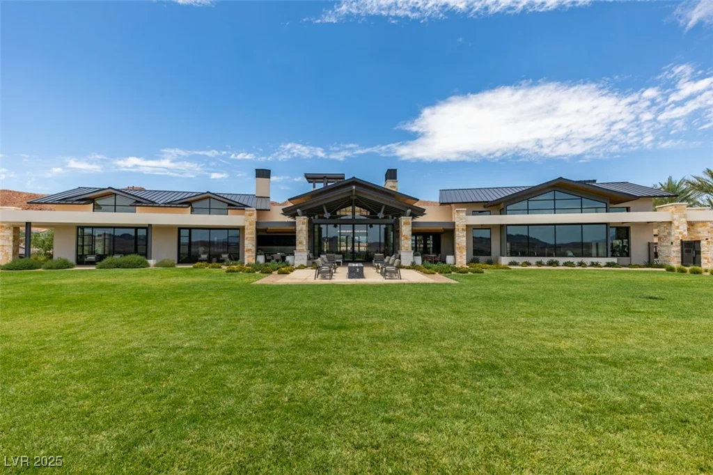 24 Cliffwater, Henderson, NV 89011