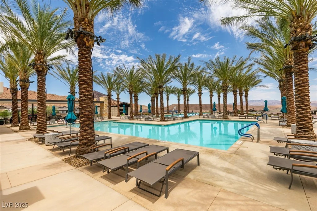 24 Cliffwater, Henderson, NV 89011