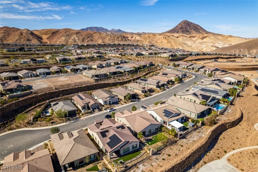 24 Cliffwater, Henderson, NV 89011