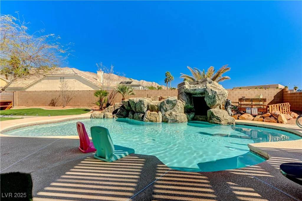6689 Sparks, Las Vegas, NV 89142