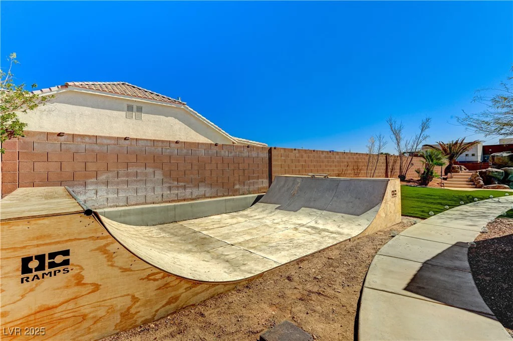 6689 Sparks, Las Vegas, NV 89142