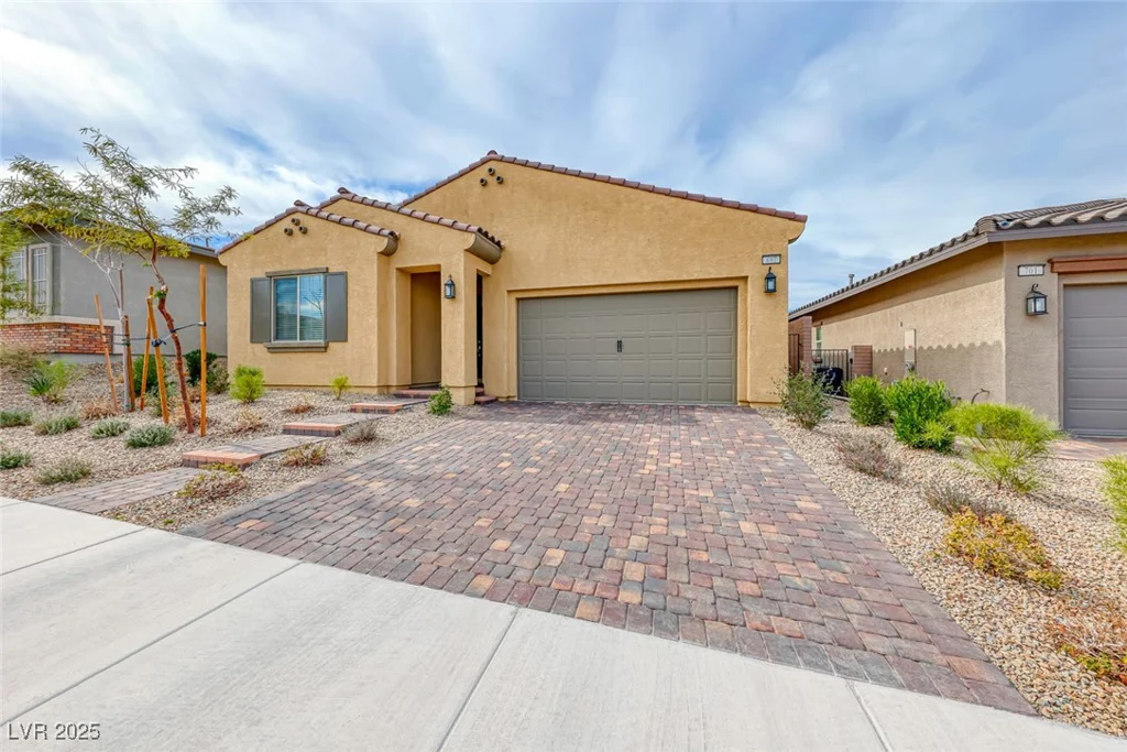 697 Sunray Park, Henderson, NV 89011