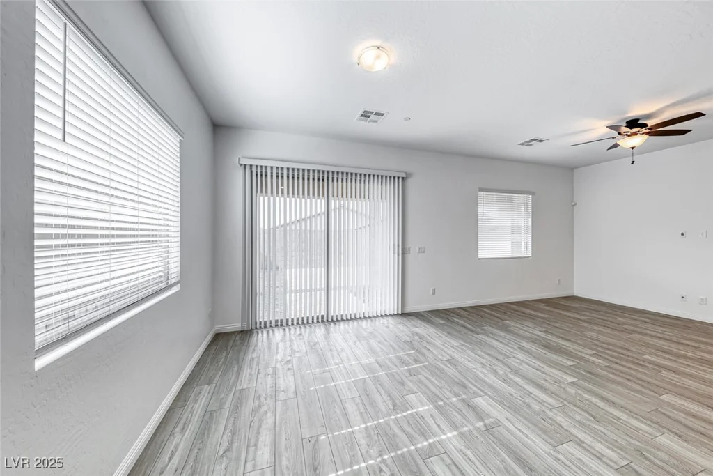 697 Sunray Park, Henderson, NV 89011