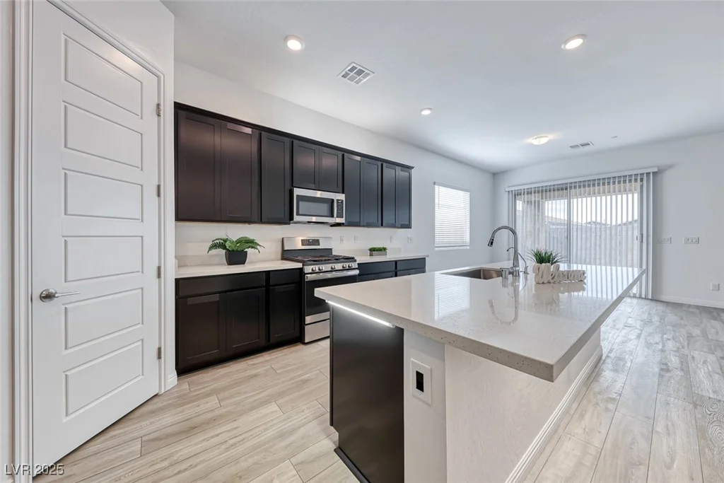 697 Sunray Park, Henderson, NV 89011
