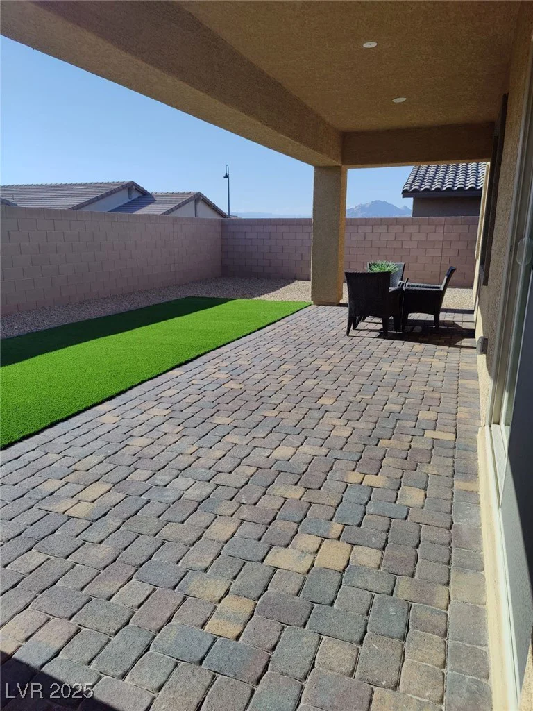 697 Sunray Park, Henderson, NV 89011