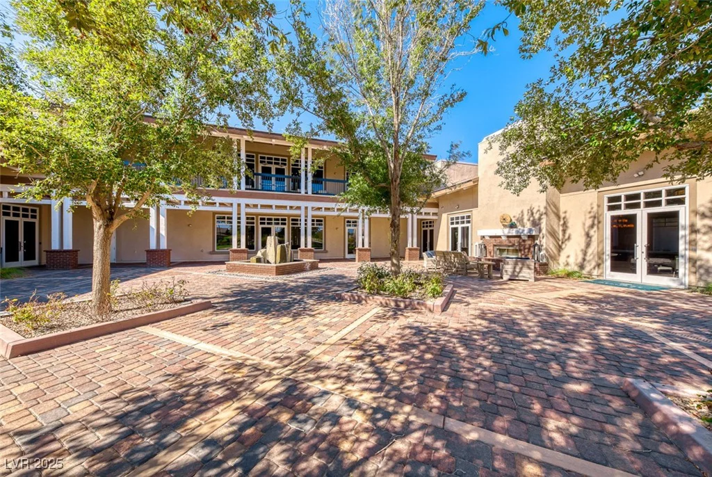 697 Sunray Park, Henderson, NV 89011