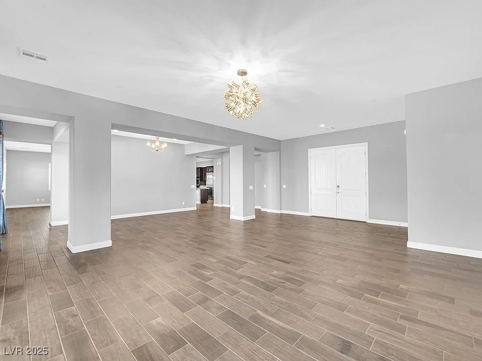 380 Baratheon, Las Vegas, NV 89183