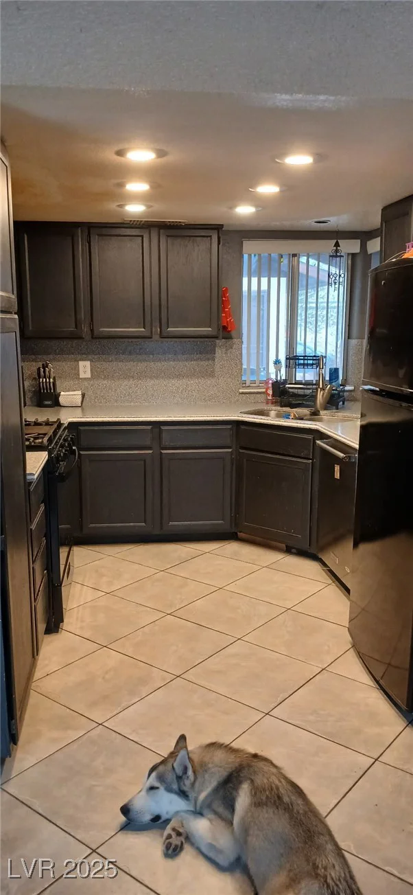 6717 Sheffield, Las Vegas, NV 89108