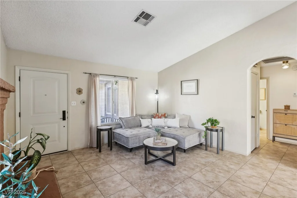 8805 Pavia, Las Vegas, NV 89117