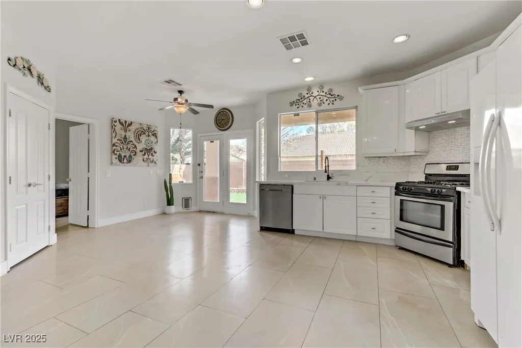 6938 Silk Oak, Las Vegas, NV 89148
