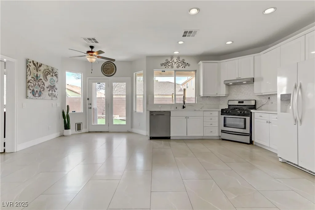 6938 Silk Oak, Las Vegas, NV 89148