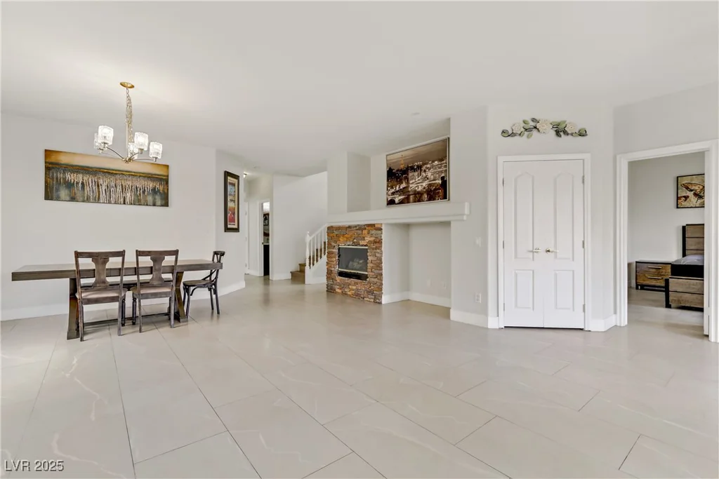 6938 Silk Oak, Las Vegas, NV 89148