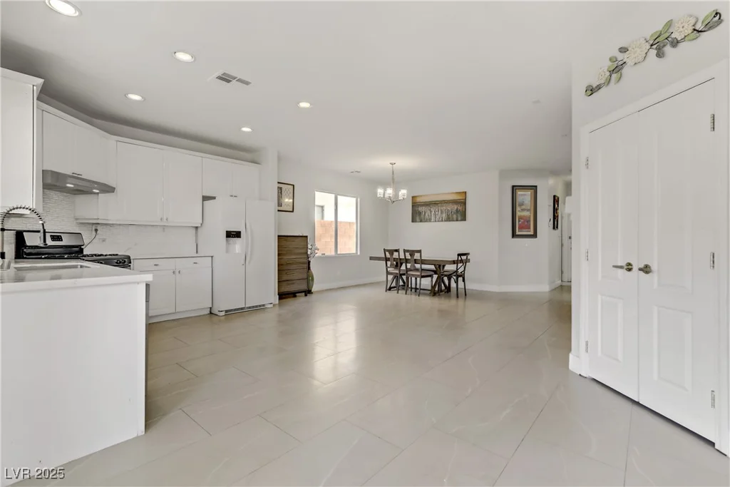 6938 Silk Oak, Las Vegas, NV 89148