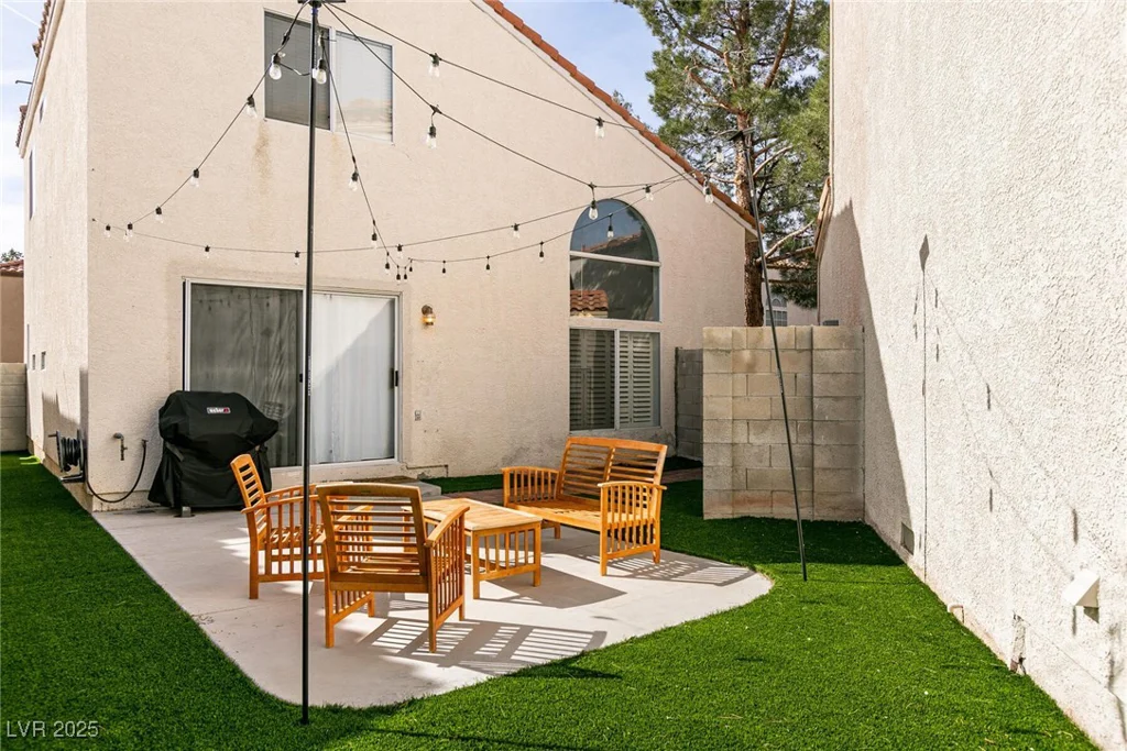 8872 Hampton Green, Las Vegas, NV 89129