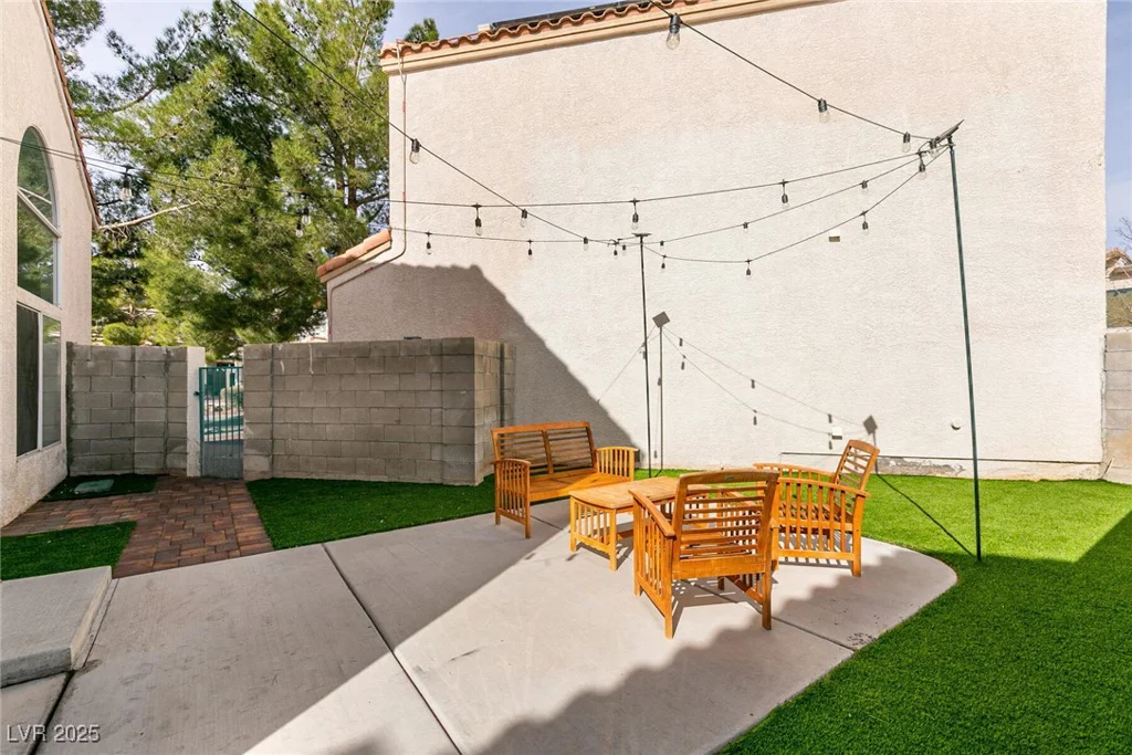 8872 Hampton Green, Las Vegas, NV 89129