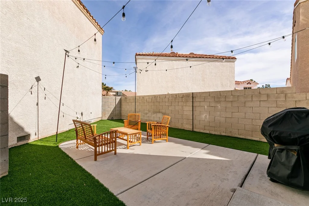 8872 Hampton Green, Las Vegas, NV 89129