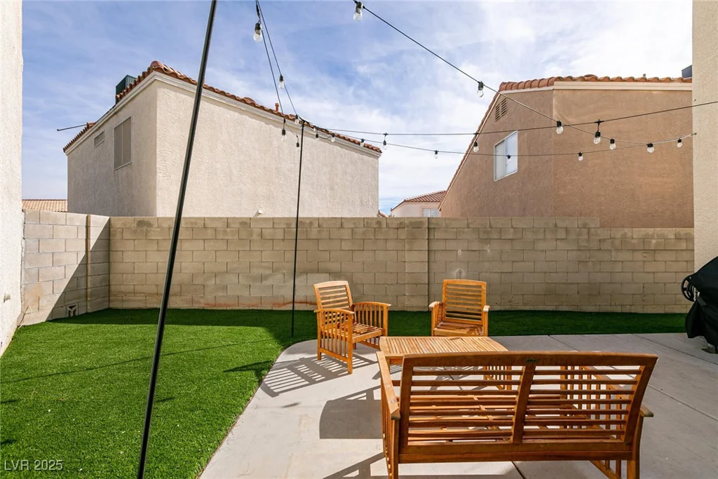 8872 Hampton Green, Las Vegas, NV 89129