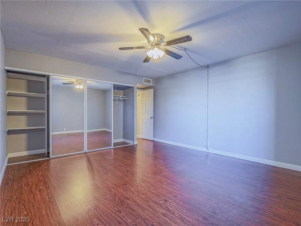 725 Royal Crest, Las Vegas, NV 89169