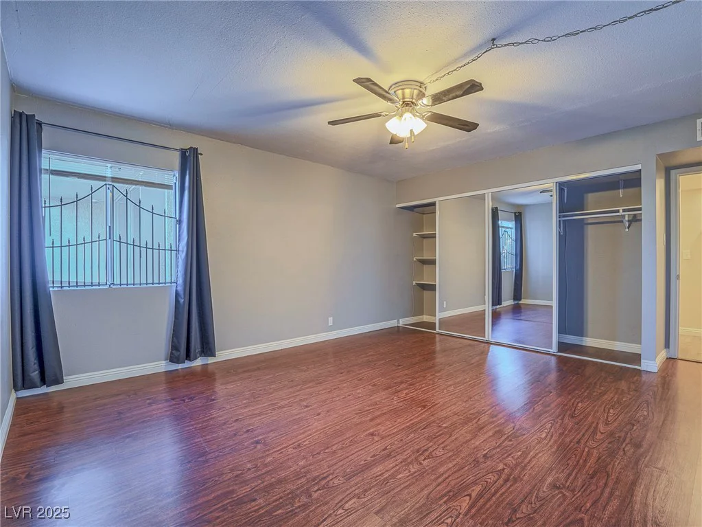 725 Royal Crest, Las Vegas, NV 89169