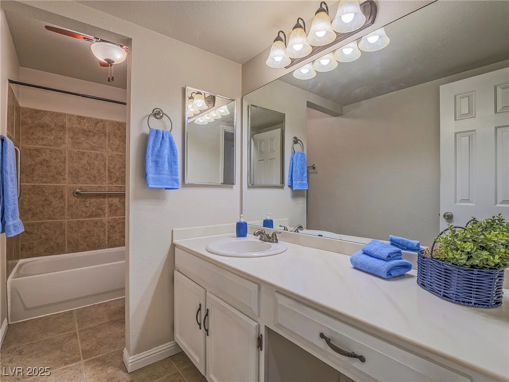 725 Royal Crest, Las Vegas, NV 89169