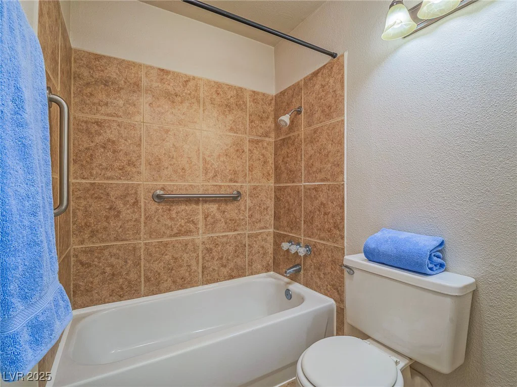 725 Royal Crest, Las Vegas, NV 89169