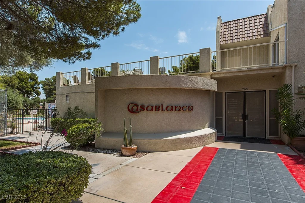 725 Royal Crest, Las Vegas, NV 89169