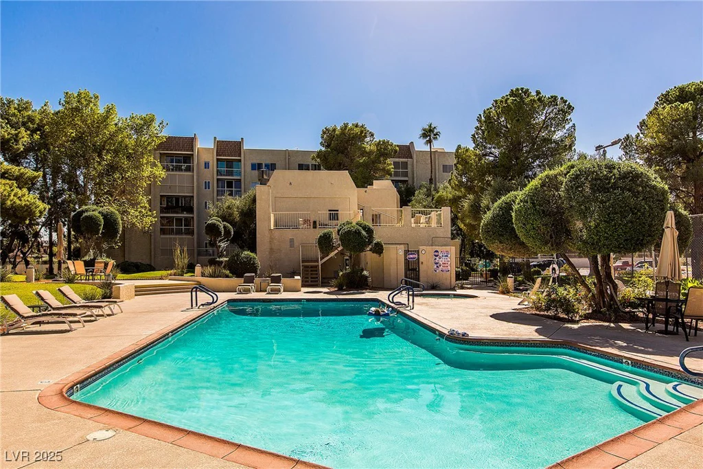 725 Royal Crest, Las Vegas, NV 89169