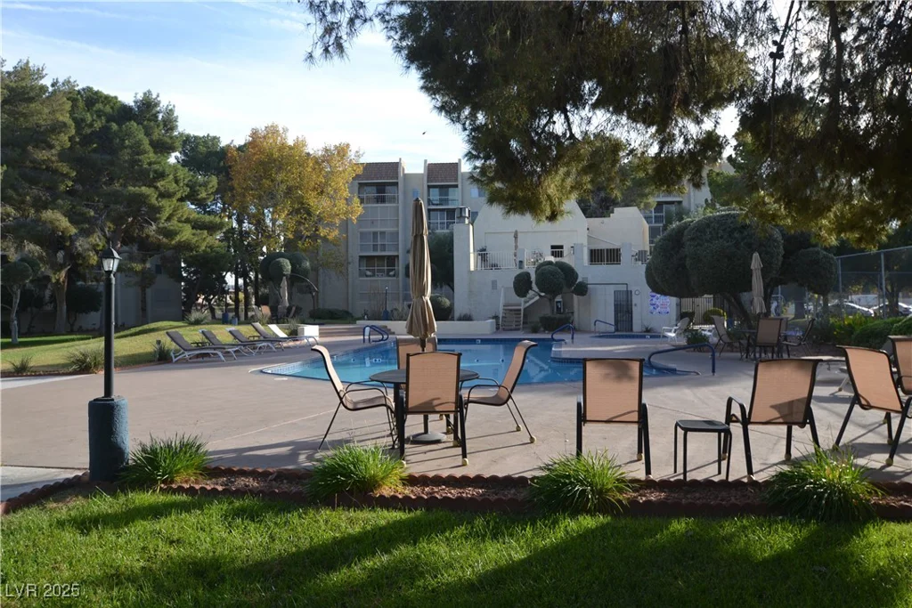 725 Royal Crest, Las Vegas, NV 89169