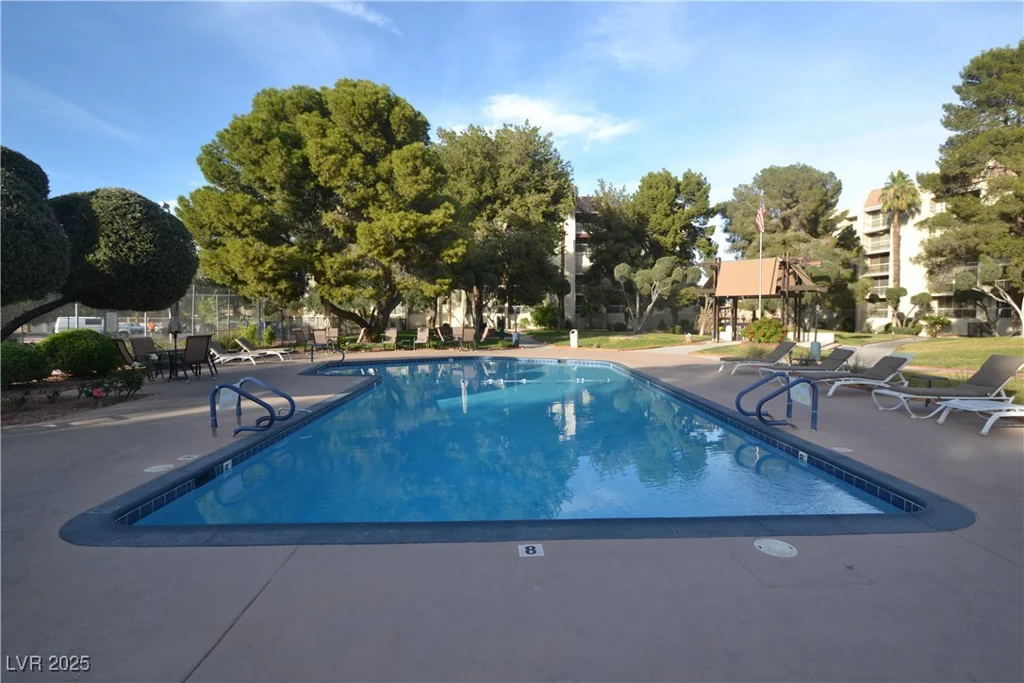 725 Royal Crest, Las Vegas, NV 89169