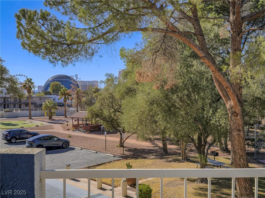 725 Royal Crest, Las Vegas, NV 89169