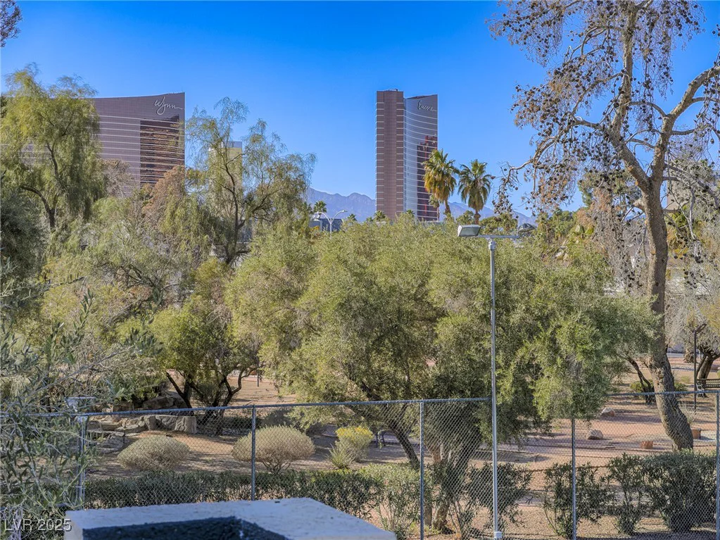 725 Royal Crest, Las Vegas, NV 89169