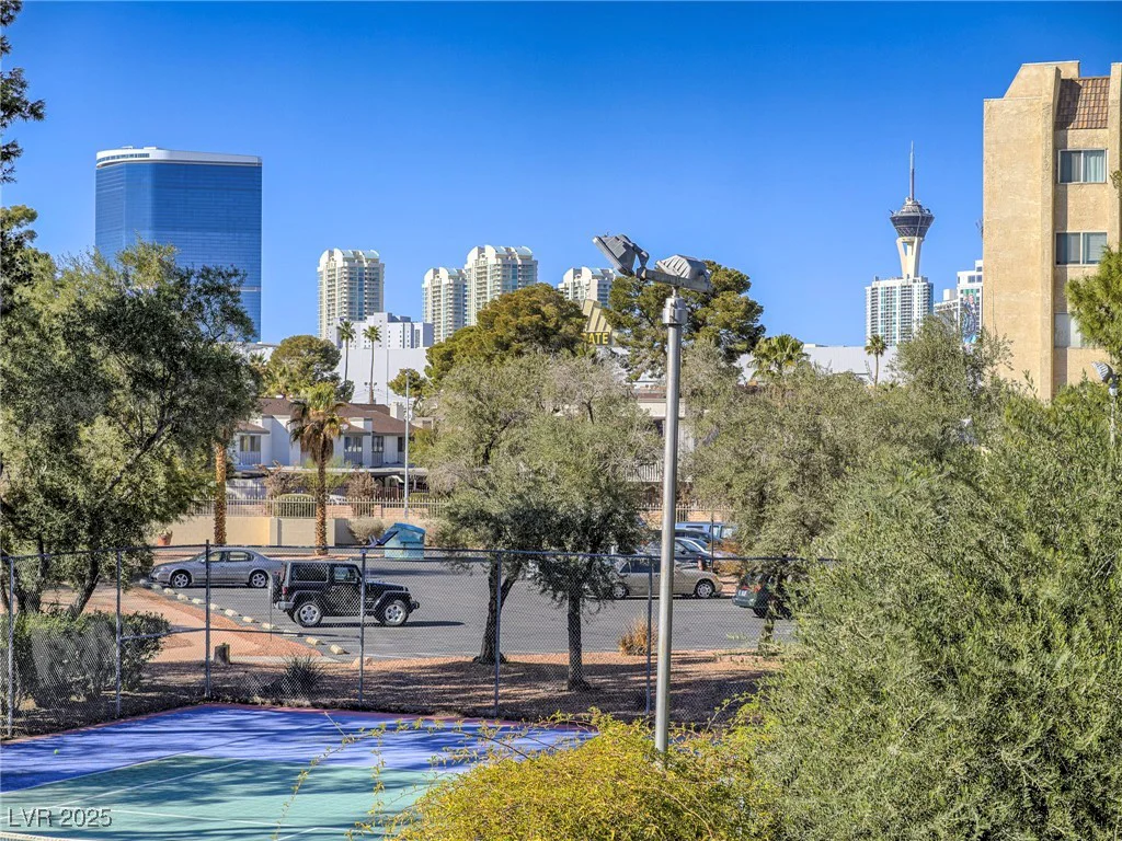 725 Royal Crest, Las Vegas, NV 89169