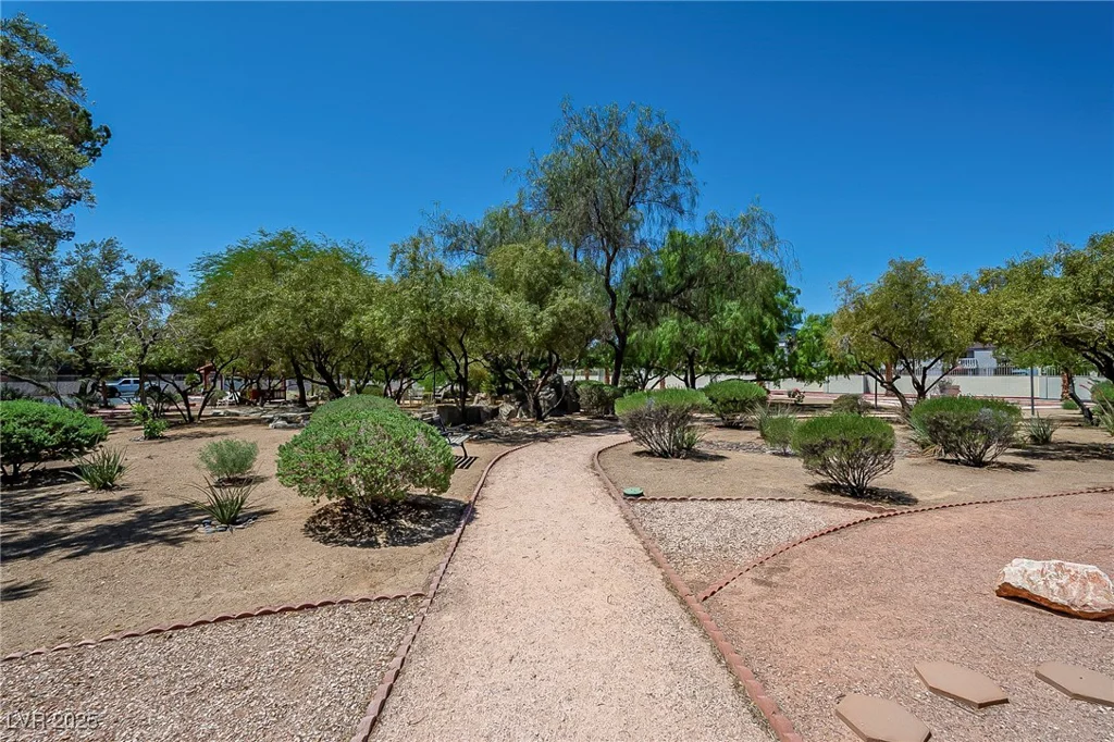 725 Royal Crest, Las Vegas, NV 89169