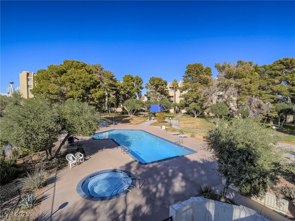 725 Royal Crest, Las Vegas, NV 89169