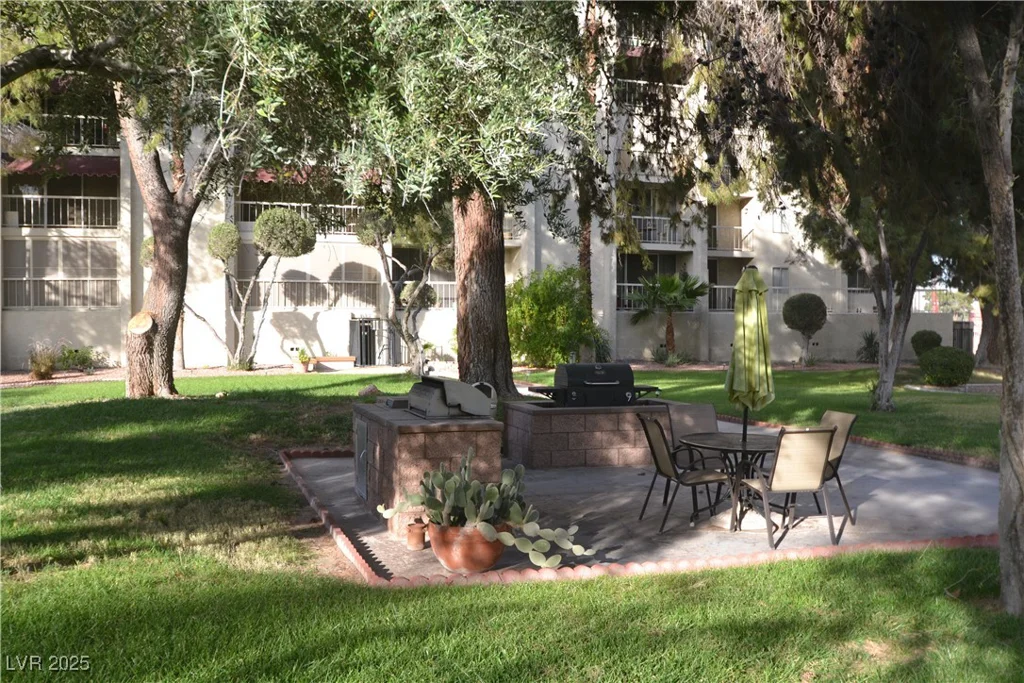 725 Royal Crest, Las Vegas, NV 89169