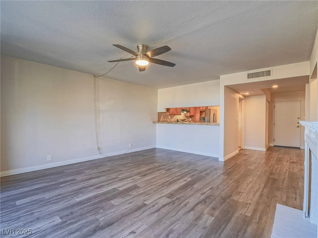725 Royal Crest, Las Vegas, NV 89169