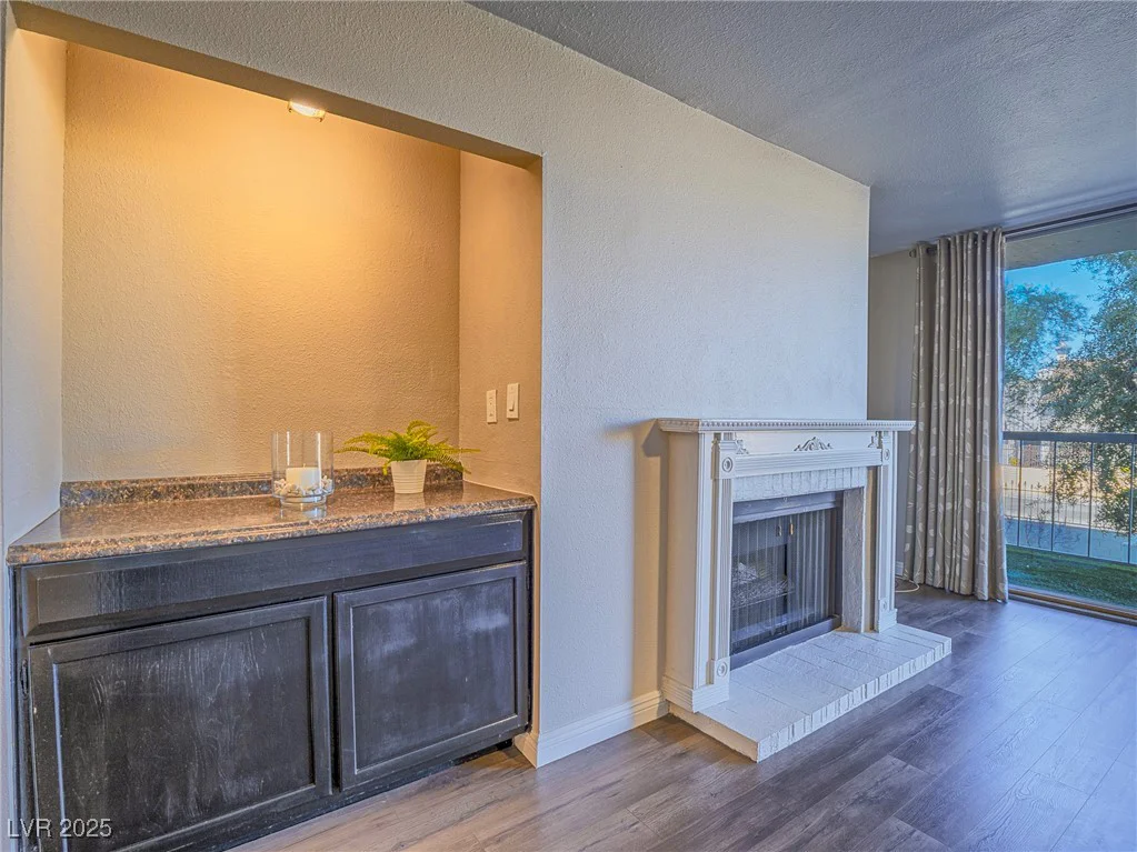 725 Royal Crest, Las Vegas, NV 89169