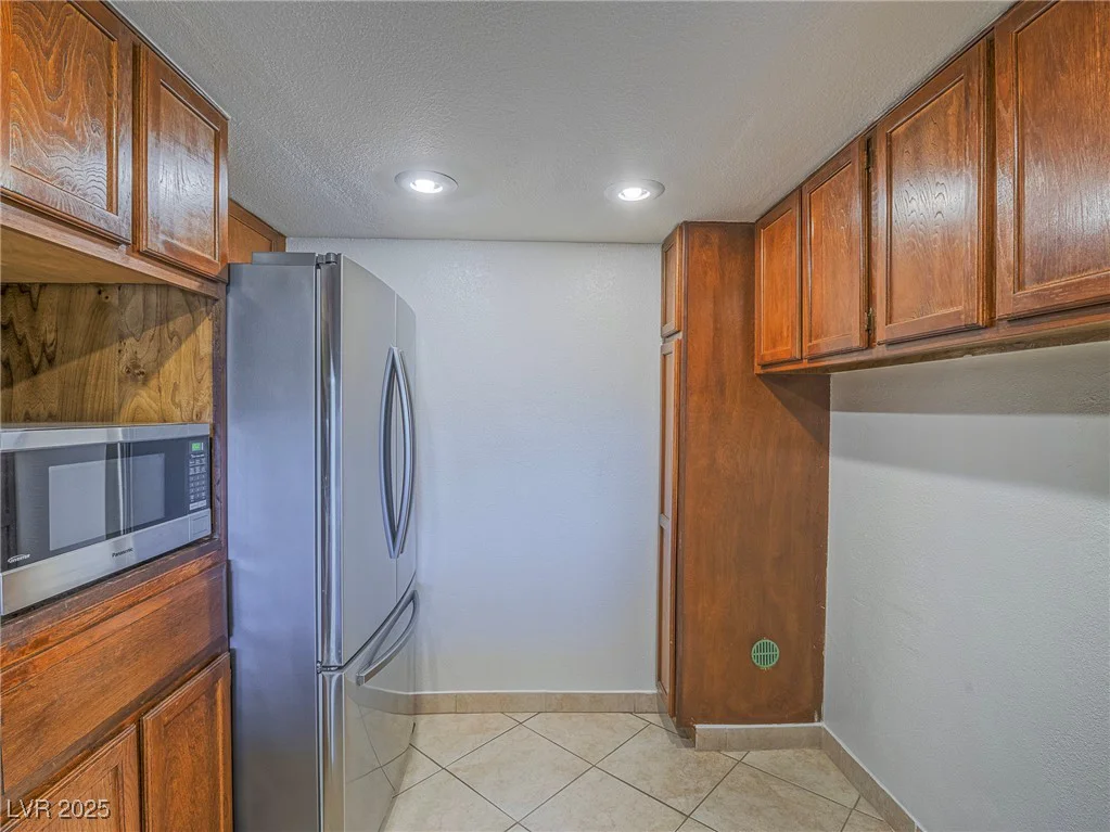 725 Royal Crest, Las Vegas, NV 89169