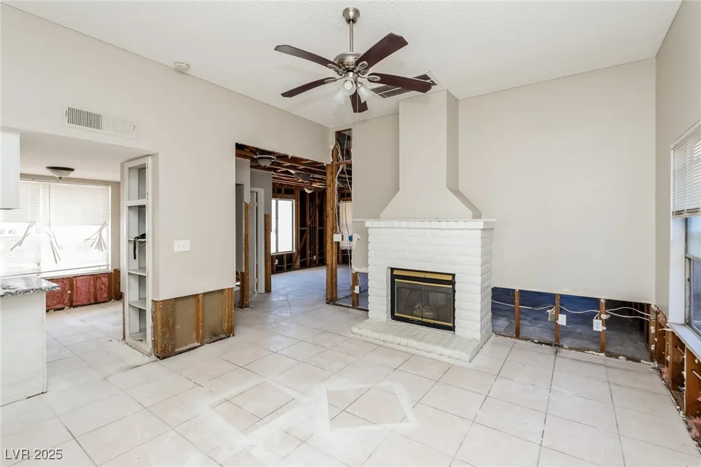 557 Liverpool, Henderson, NV 89011