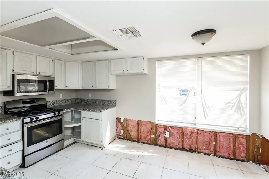 557 Liverpool, Henderson, NV 89011