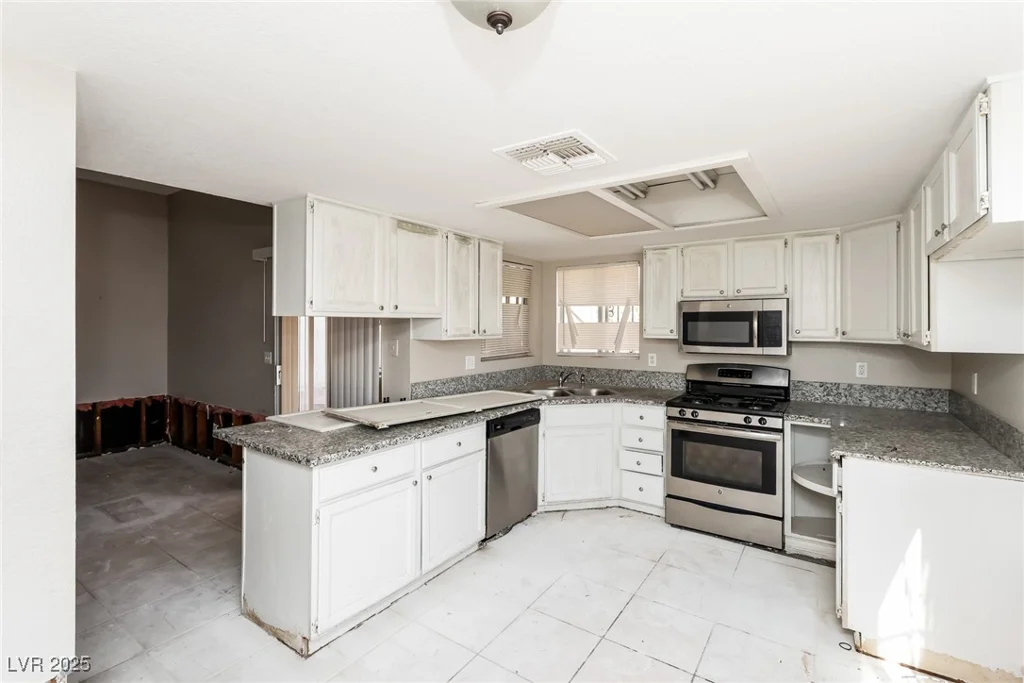 557 Liverpool, Henderson, NV 89011