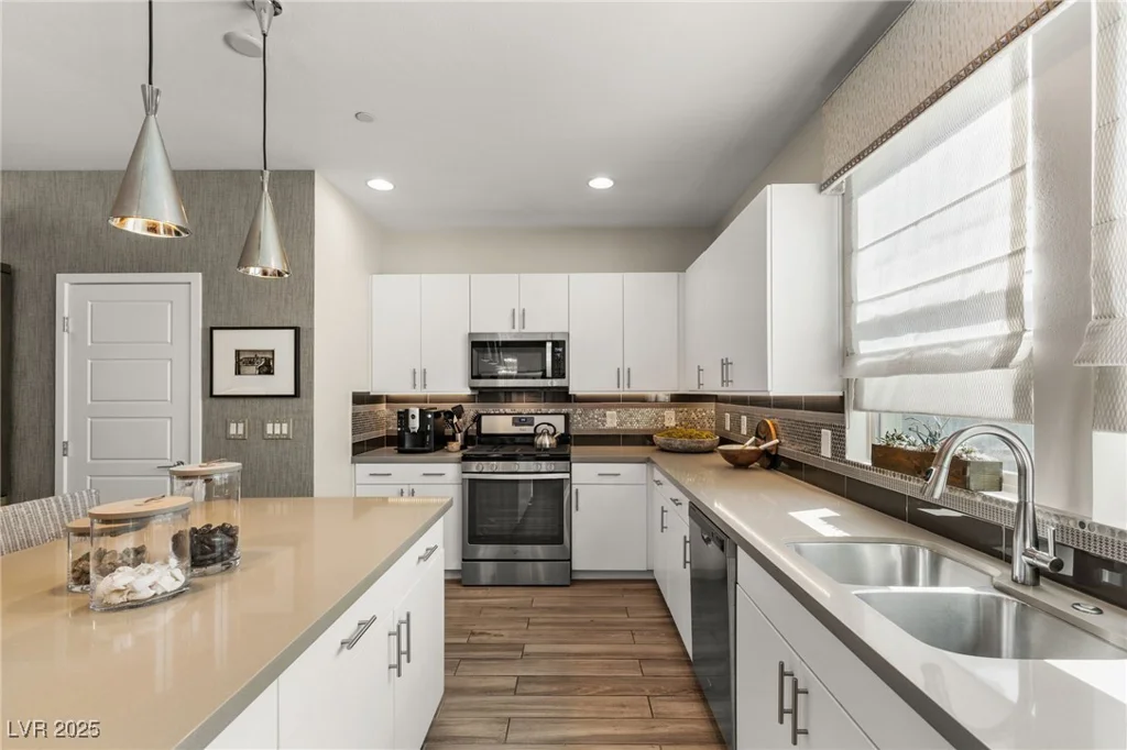 11256 Rainbow Peak, Las Vegas, NV 89135