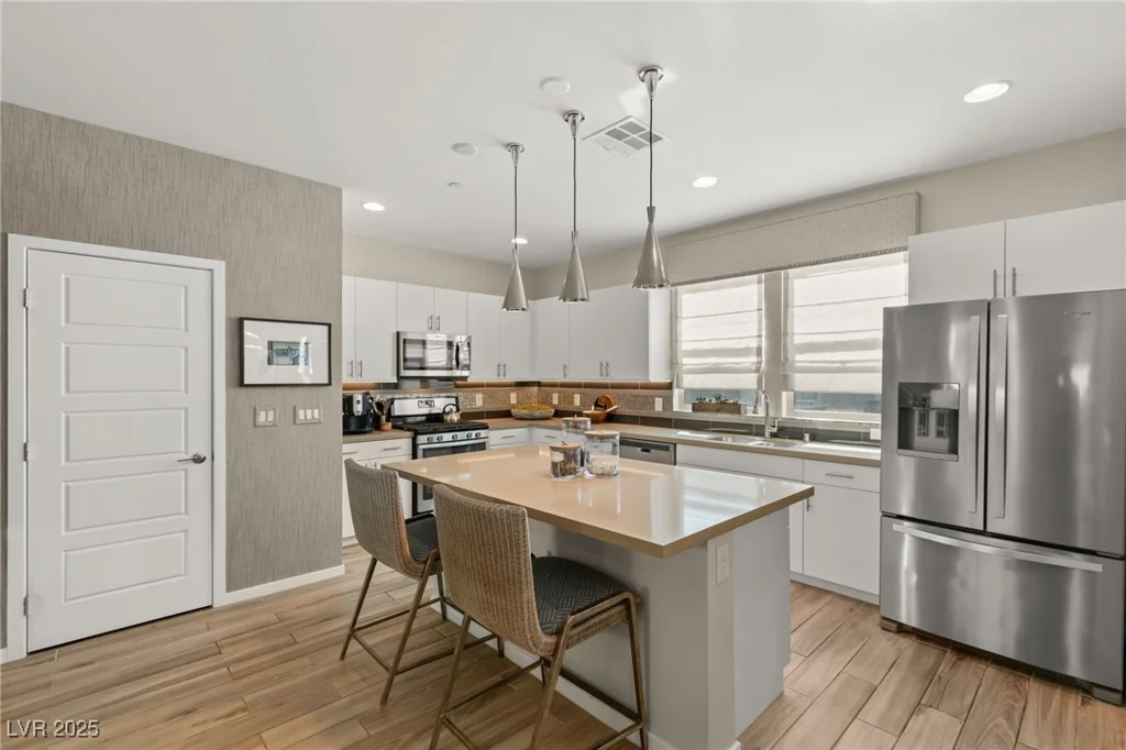 11256 Rainbow Peak, Las Vegas, NV 89135